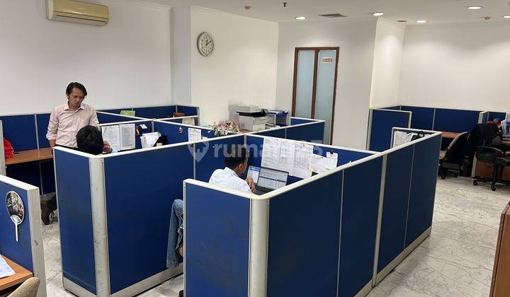  Kantor Gedung 6 Lantai Siap Pakai Ada Lift di Tomang 2286 m² Furnished SHM Strategis Jakarta Pusat 2