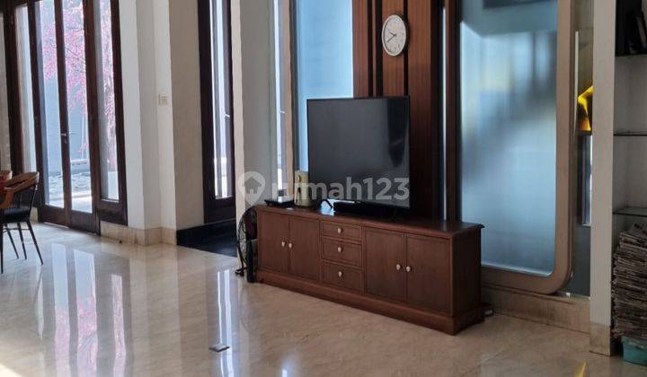  Rumah 3 Lantai Modern Balinese Cantik Terawat Siap Huni  di Intercon Jakarta Barat 1