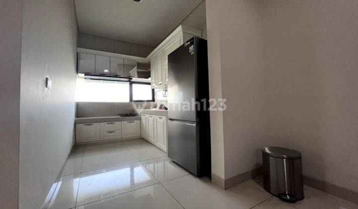  Rumah Hadap Selatan  Semi Furnished Siap Huni  SHM - Sertifikat Hak Milik di BSD Eminent 2