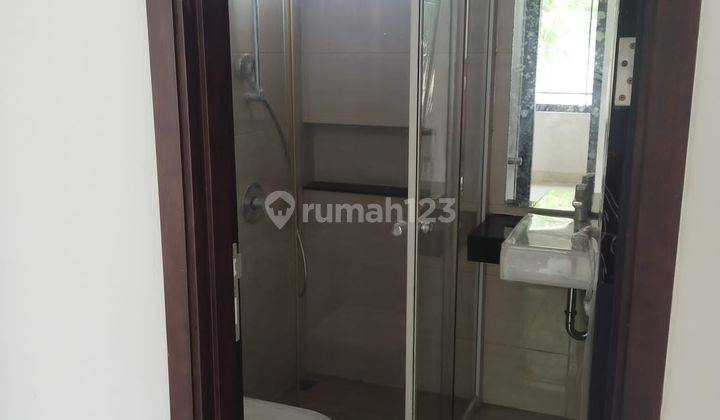 Rumah 2 Lantai Bagus SHM di Cluster Asia, Green Lake Jakarta Barat 2