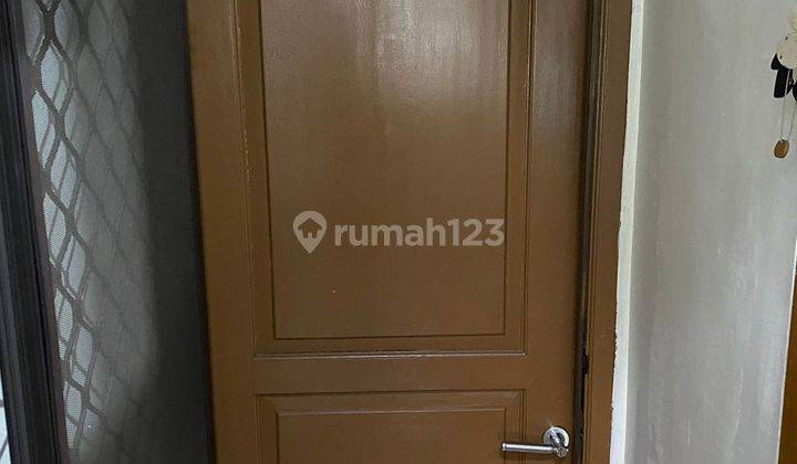 Rumah Lama 4 Kamar Puri Indah Strategis Jakarta Barat Semi Furnished 2