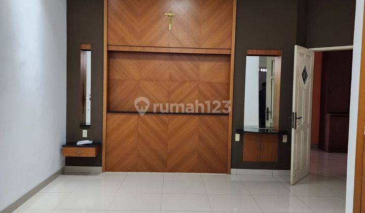 Rumah Siap Huni 2 Lantai 3 Kamar Semi Furnished Puri Indah Jakarta Barat Dekat Ipeka 2