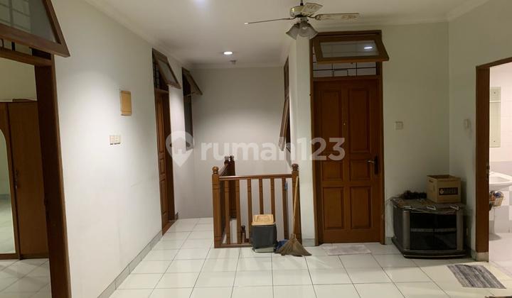 Rumah 2 Lantai Puri Kencana Rapih Hadap Selatan, Jakarta Barat 2