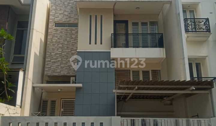 Rumah Dikontrakan Bagus Furnished 3 Lantai Siap Huni Permata Buana, Jakarta Barat 1
