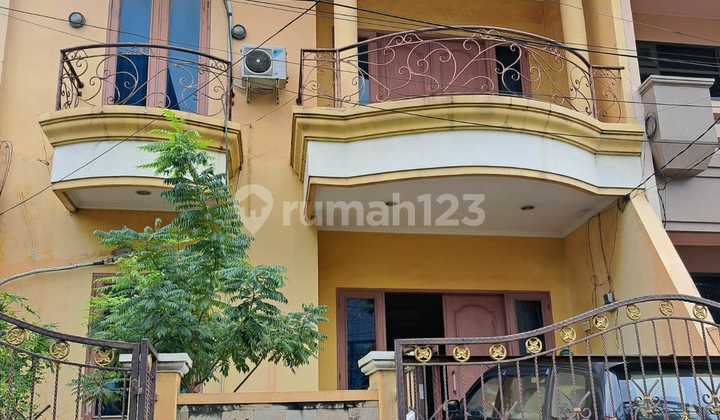 House with Rooftop in Bojong Indah, West Jakarta, Near Puri Indah House with Rooftop in Bojong Indah, West Jakarta, Near Puri Indah