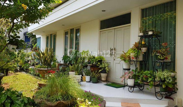 Rumah Cantik Furnished Hook Permata Buana, Jakarta Barat