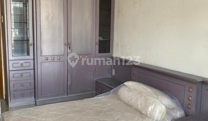 Rumah Hook 2 Lantai Rapih Furnished Puri Kencana, Jakarta Barat 2