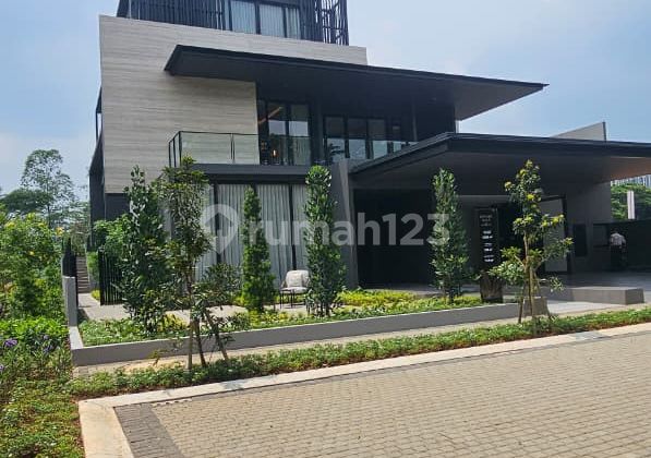 RUMAH MEWAH DI NAVAPARK BSD UNIT BARU 3,5 LANTAI SIAP HUNI