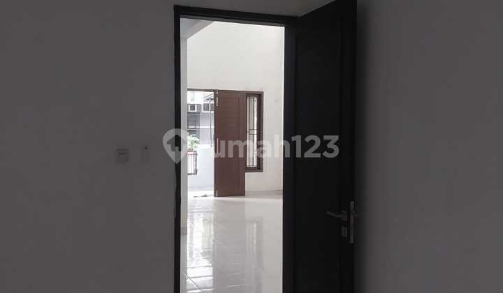 RUMAH MINIMALIS DI NUSALOKA BSD 2 LANTAI BAGUS SIAP HUNI 2