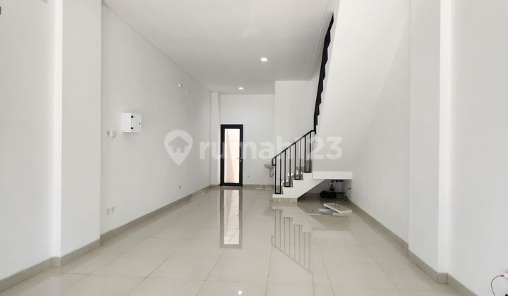 ENCHANTE SHOPHOUSE IN BSD CITY, 3 STORIES READY TO USE, STRATEGIC LOCATION