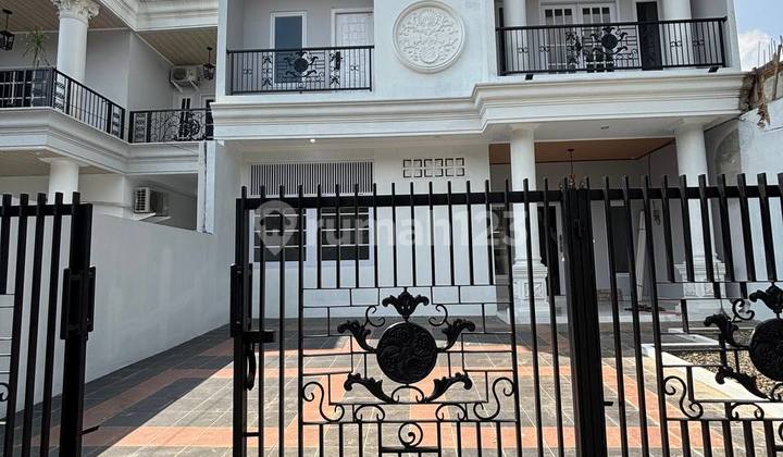 Rumah Gaya Klasik Eropa Komplek Megapolitan Cinere Rumah Gaya Klasik Eropa Komplek Megapolitan Cinere