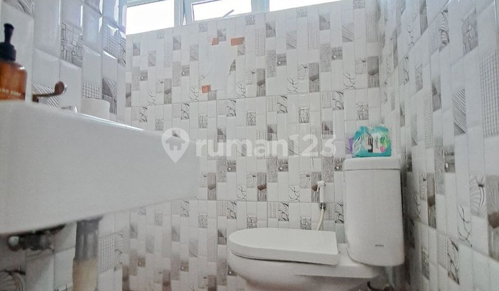 Rumah 2 Lantai Siap Huni Dalam Cluster Ekslusive Dekat Pintu Tol Krukut Desari. 2