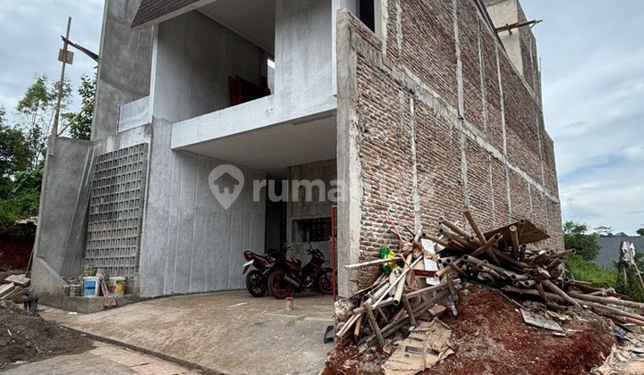 House, 2 Floors, Freehold Title, in Cinere