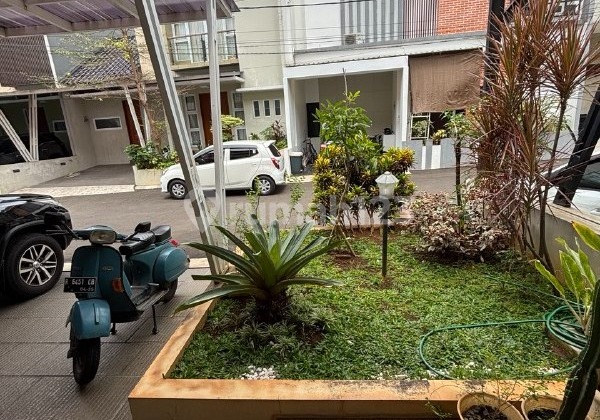 House in Cinere Complex Near Brigif Toll Gate Entrance. 2