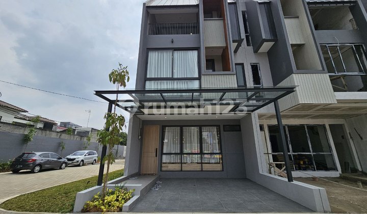 Umah Mewah & Modern di Pondok Labu, Lokasi Strategis 2