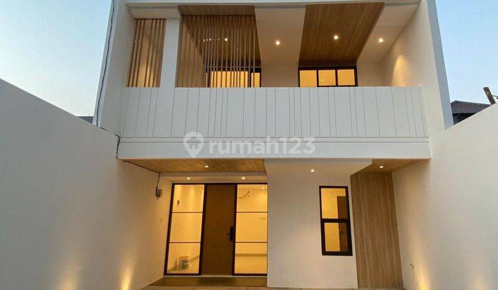 Rumah 3 Lantai Baru Sertifikat Hak Milik di Cilandak, Jakarta Selatan 1