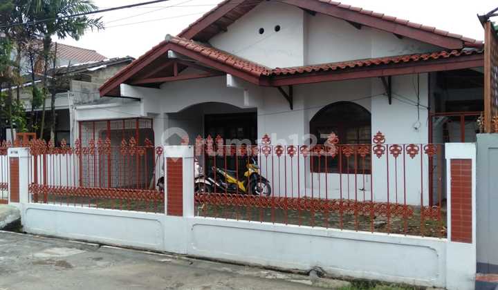 Good House Spacious No Flood Strategic Jatiwaringin Asri 2