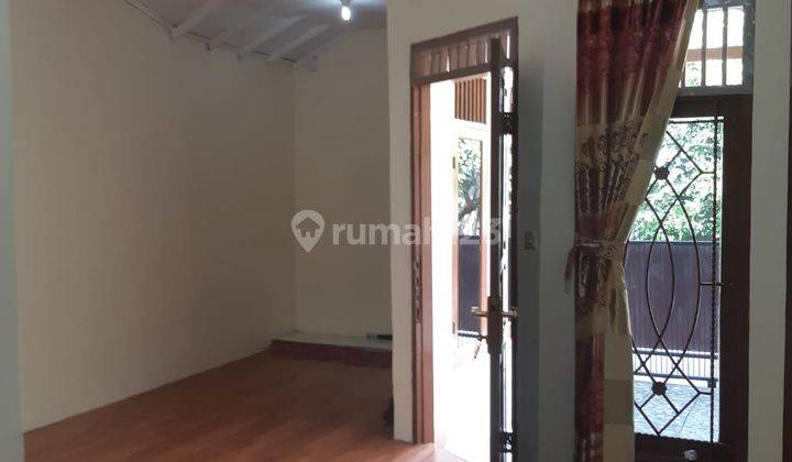 Dijual Rumah Semi Furnished dan Lokasi Strategis di Tangerang Selatan 7