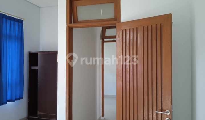 kamar tidur rumah asri strategis di villa