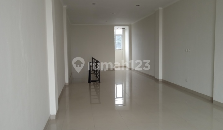 Ruko 3 Lantai Di Tengah Kota Bogor Parkiran Sangat Luas 2