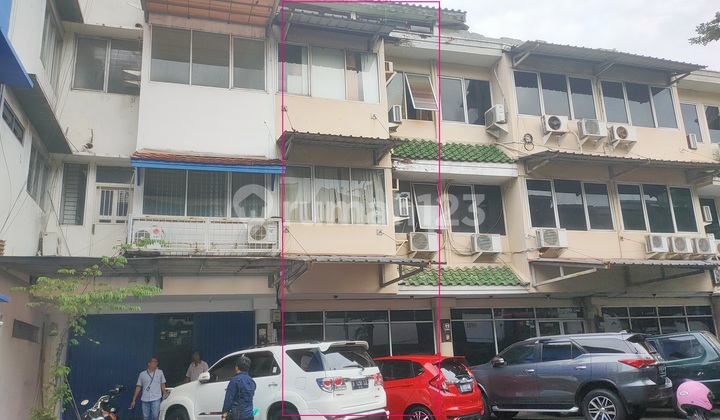 3-Story Shophouse at Wijaya Grand Center, Kebayoran Baru, South Jakarta 2