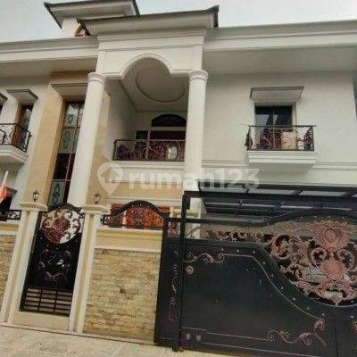 tampak depan rumah dijual di komplek industri