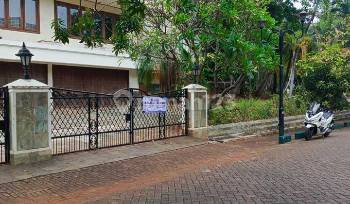 House for Sale in Bukit Gading Villa, Kelapa Gading, North Jakarta 2