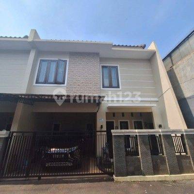 Rumah Di Jual Di Town House Batas Alamanda Kalusari Pasar Rebo 1