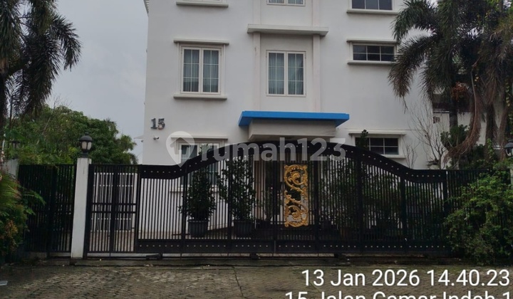 Rumah Cantik 3 Lantai di Perum Pantai Indah Kapuk Jakarta Utara