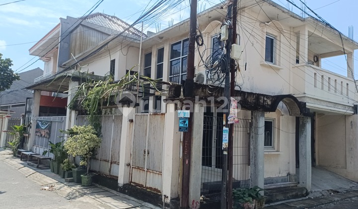 Strategic Commercial Property in Kavling Barokah, East Jakarta