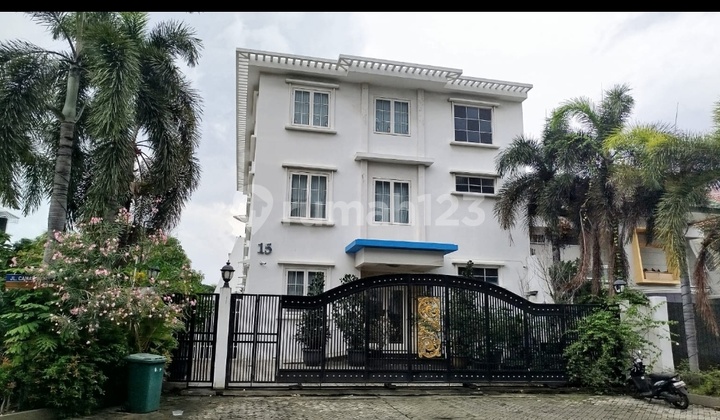 Rumah Cantik 3 Lantai di Perum Pantai Indah Kapuk Jakarta Utara 2