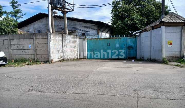 Land and Buildings as well as Jar Factory Goods in Pasar Kemis