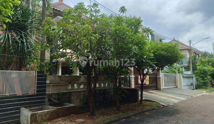 Rumah Cantik Di Jalan Hibiskus Kemang Pratama 3 2