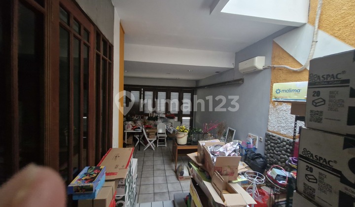 House in a Strategic Location. Intercon Kb Jeruk 2