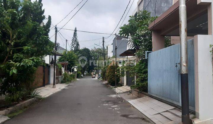 Rumah Bagus Murah 3 Lantai di Taman Aries 2