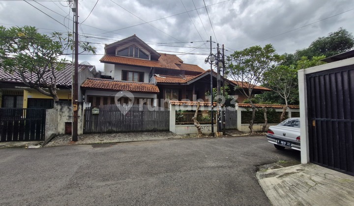 Rumah Antik Lingkungan Sangat Tenang