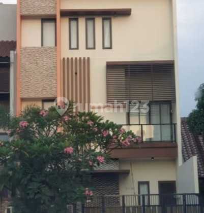 Rumah di 3 Lantai Metland Puri, Tangerang Rumah di 3 Lantai Metland Puri, Tangerang