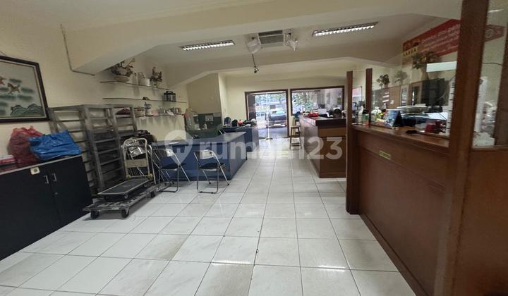 Gedung Kecil Di Pusat Kota 