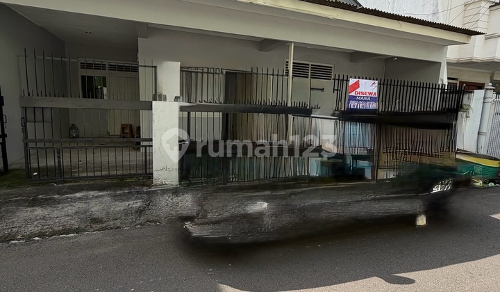 Tomang House Ready to Occupancy Strategic Location