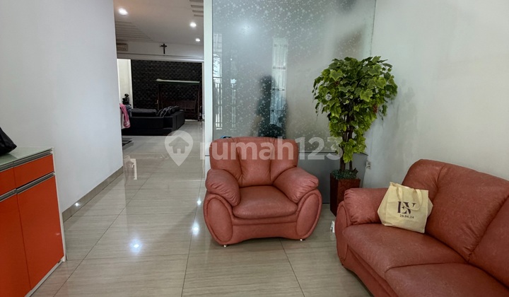 Rumah Bagus Dekat ke Puri Indah Siap Huni Rumah Bagus Dekat ke Puri Indah Siap Huni