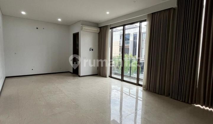 Rumah Cantik 3 Lantai Siap Huni Surat SHM di The Zora BSD City Tangerang 2