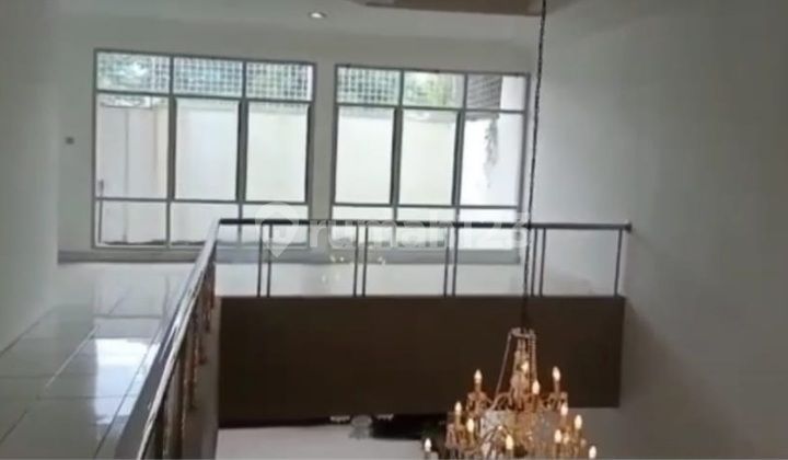 DISEWAKAN, Rumah Modern di Intercon Kebon Jeruk 3