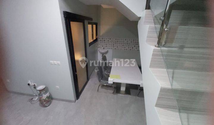 Rumah 2 Lantai Full Renov di Puri Indah, Jakarta Barat 2