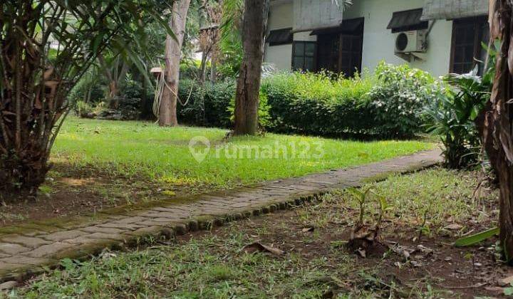 Dijual rumah tua terawat dgn taman luas, bisa dibangun kos2an, lokasi strategis dlm komp. perumahan 1