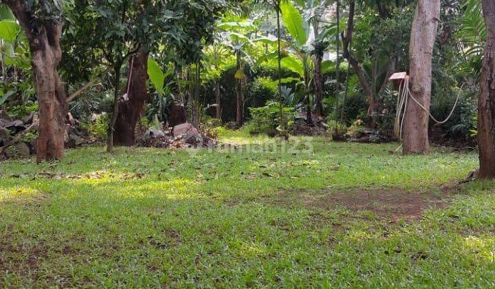 Dijual rumah tua terawat dgn taman luas, bisa dibangun kos2an, lokasi strategis dlm komp. perumahan 2