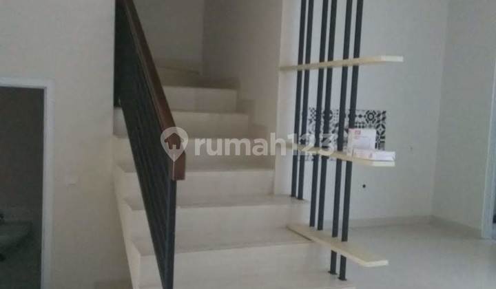 Dijual Rumah termurah harga dibawah NJOP bagus 2 lantai di meruya jakbar 