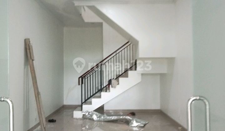 2-Story Shop House by the Main Road in Cilangkap, East Jakarta 2
