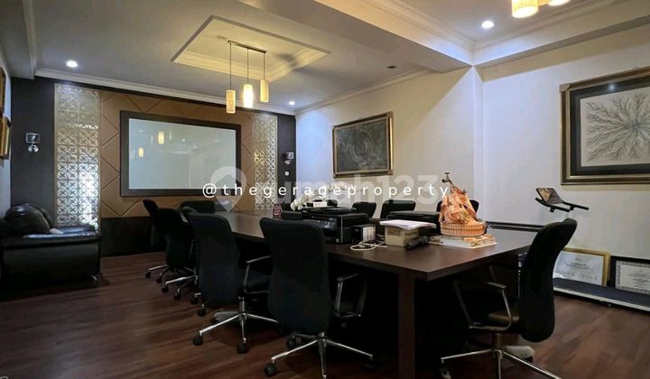 Rumah Mewah 2 Lantai Permata Hijau . Ada Balkon Besar Kolam Renang Gazebo