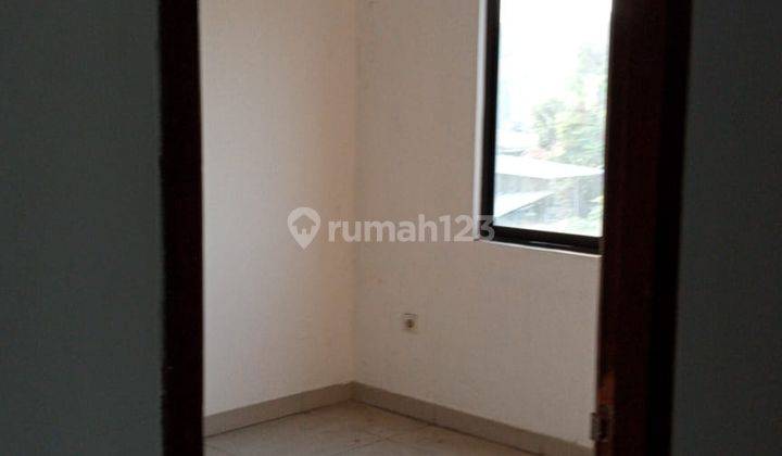 Rumah 2 Lantai SHM di Kemandoran, Jakarta Selatan 4