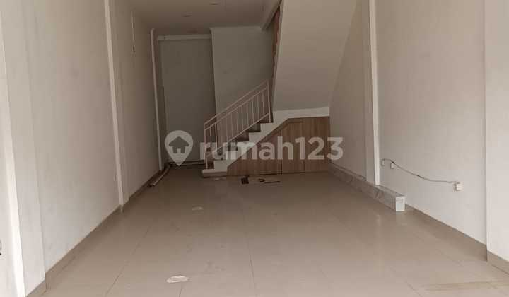 Disewakan Ruko, 3 Lantai, di Tanjung Duren